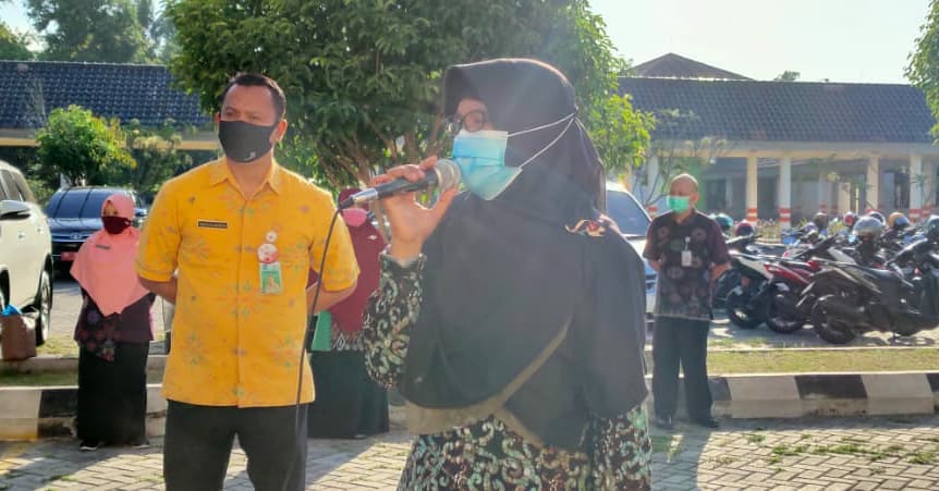MENGINGATKAN PETUGAS, KABID PELAYANAN SAMPAIKAN POIN SURVEi KEPUASAN MASYARAKAT